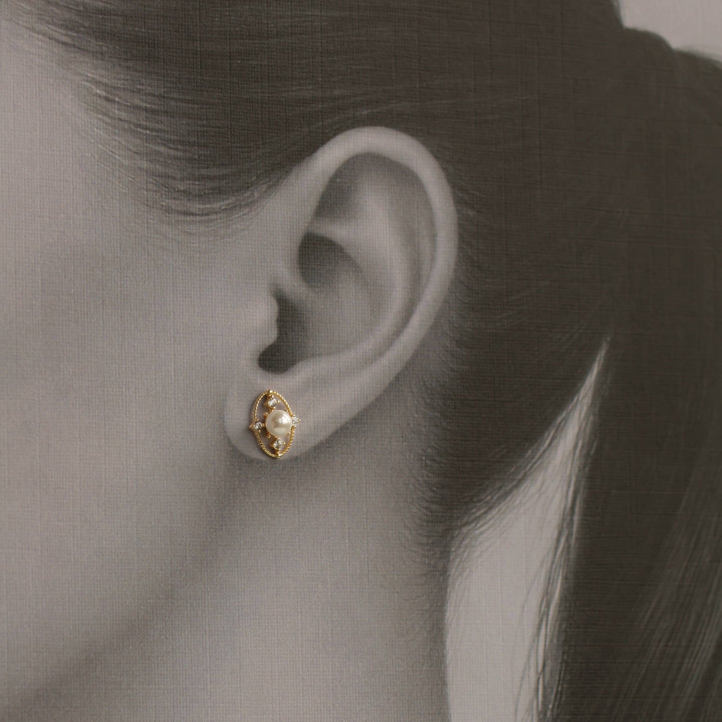 Gold Comet Pearl Studs