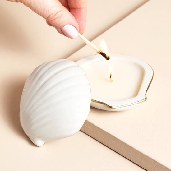 Cocoa Butter and Vanilla Ceramic Candle -Not available to EU