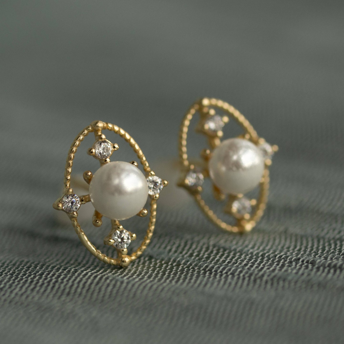 Gold Comet Pearl Studs