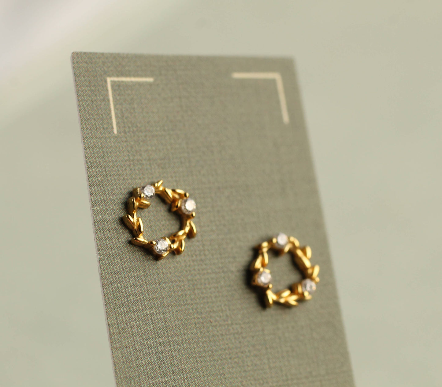 Gold Wreath Circle Stud Earrings