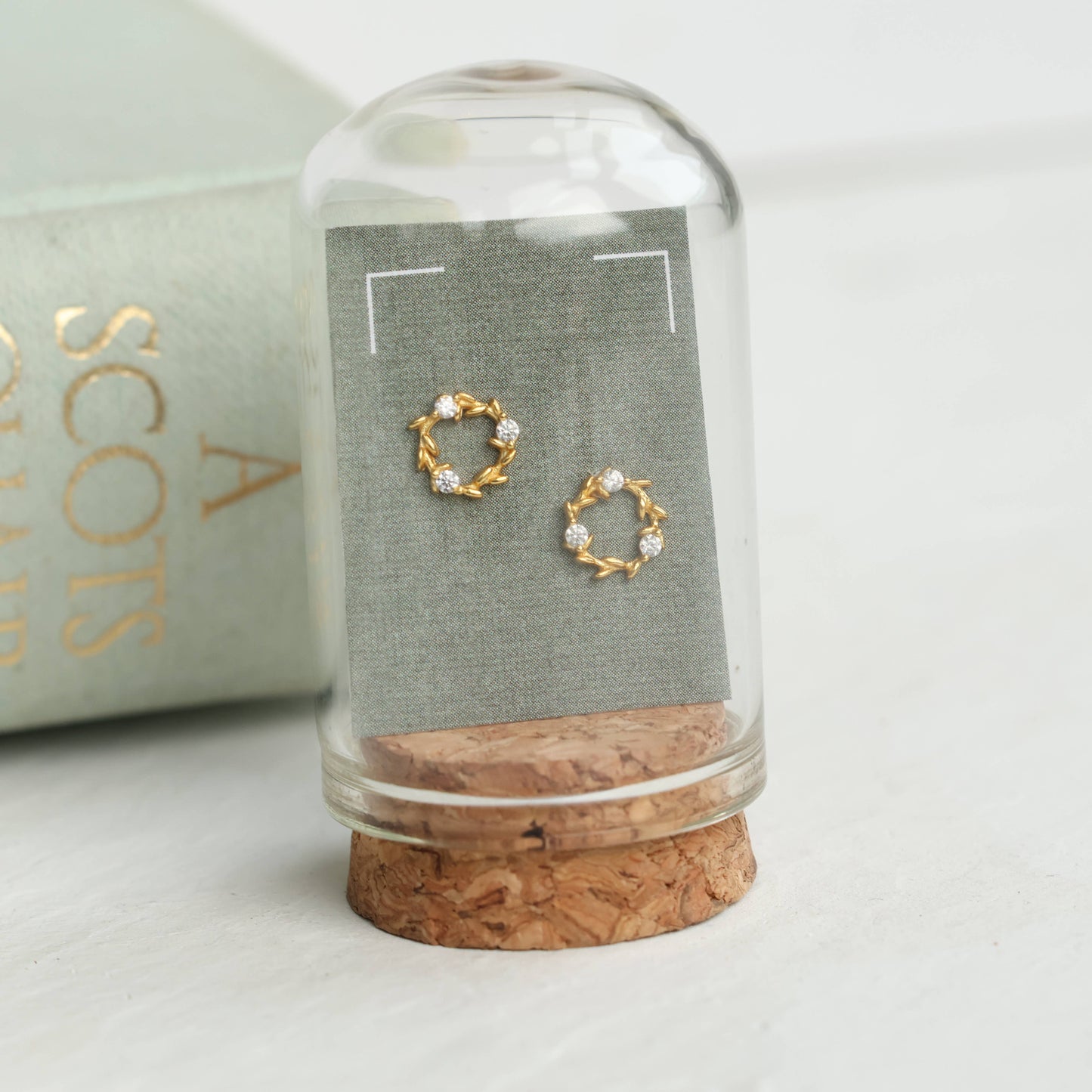 Gold Wreath Circle Stud Earrings