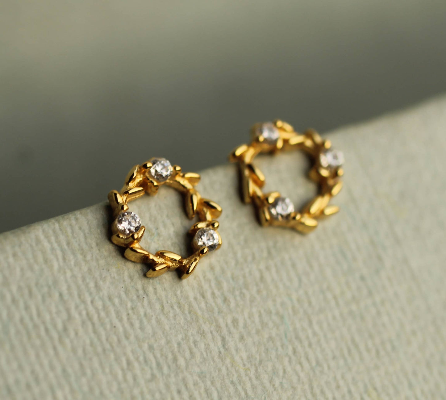 Gold Wreath Circle Stud Earrings
