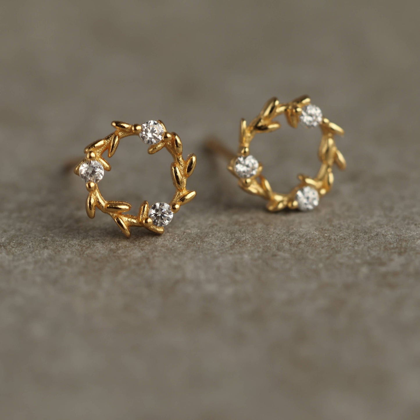 Gold Wreath Circle Stud Earrings