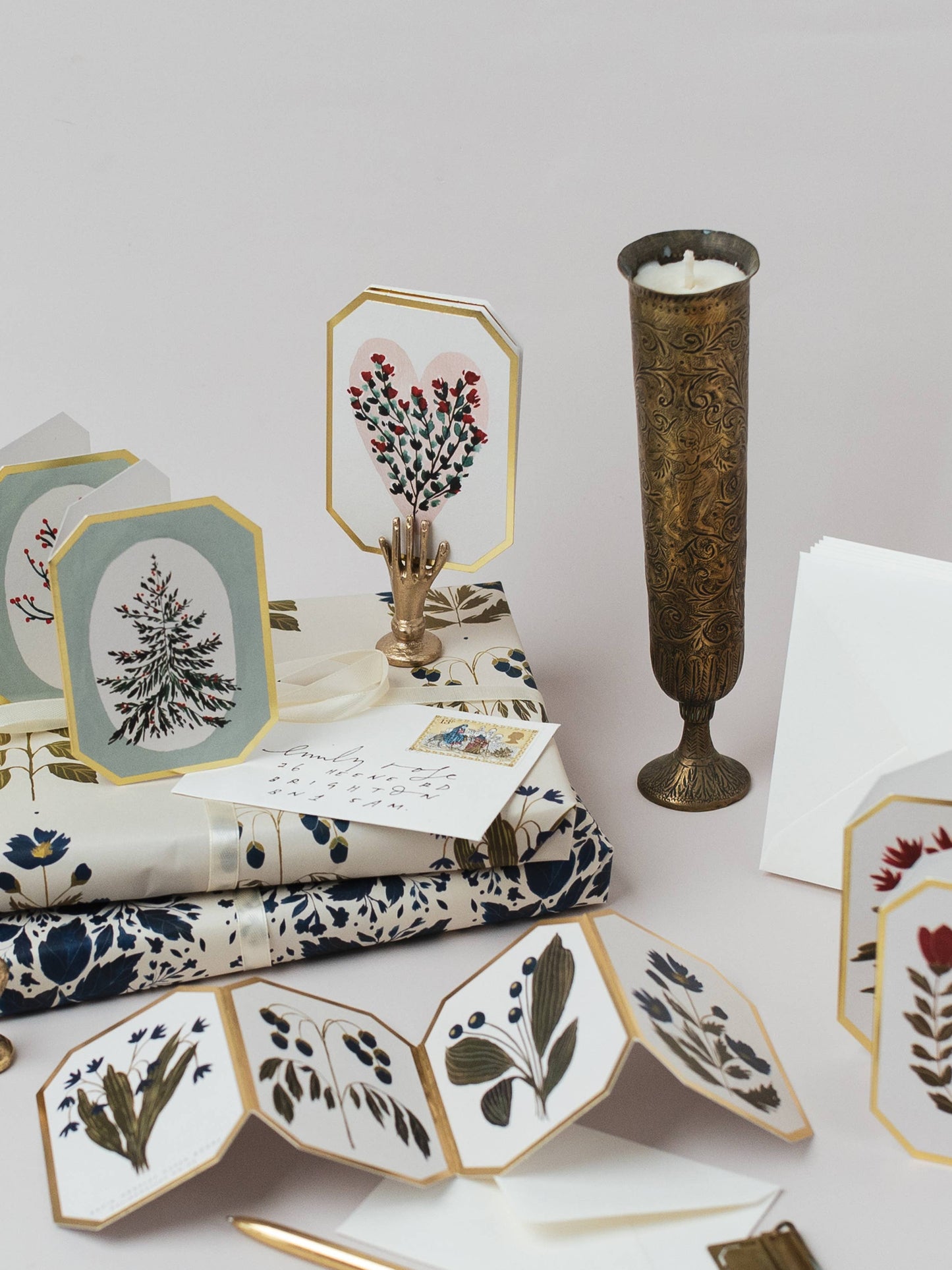 CONCERTINA BOTANICAL CHRISTMAS DIE CUT MINI HOLIDAY CARD 